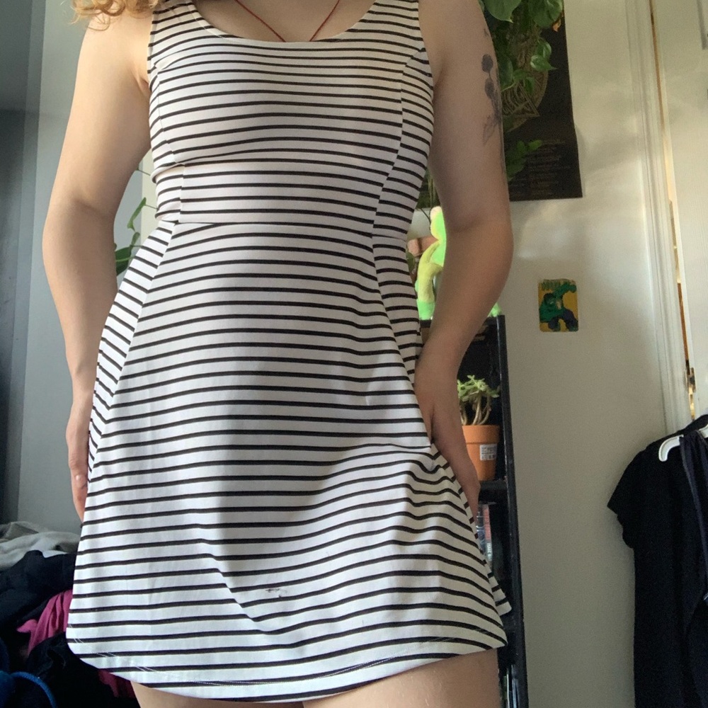 Short sun dress with stretchy material